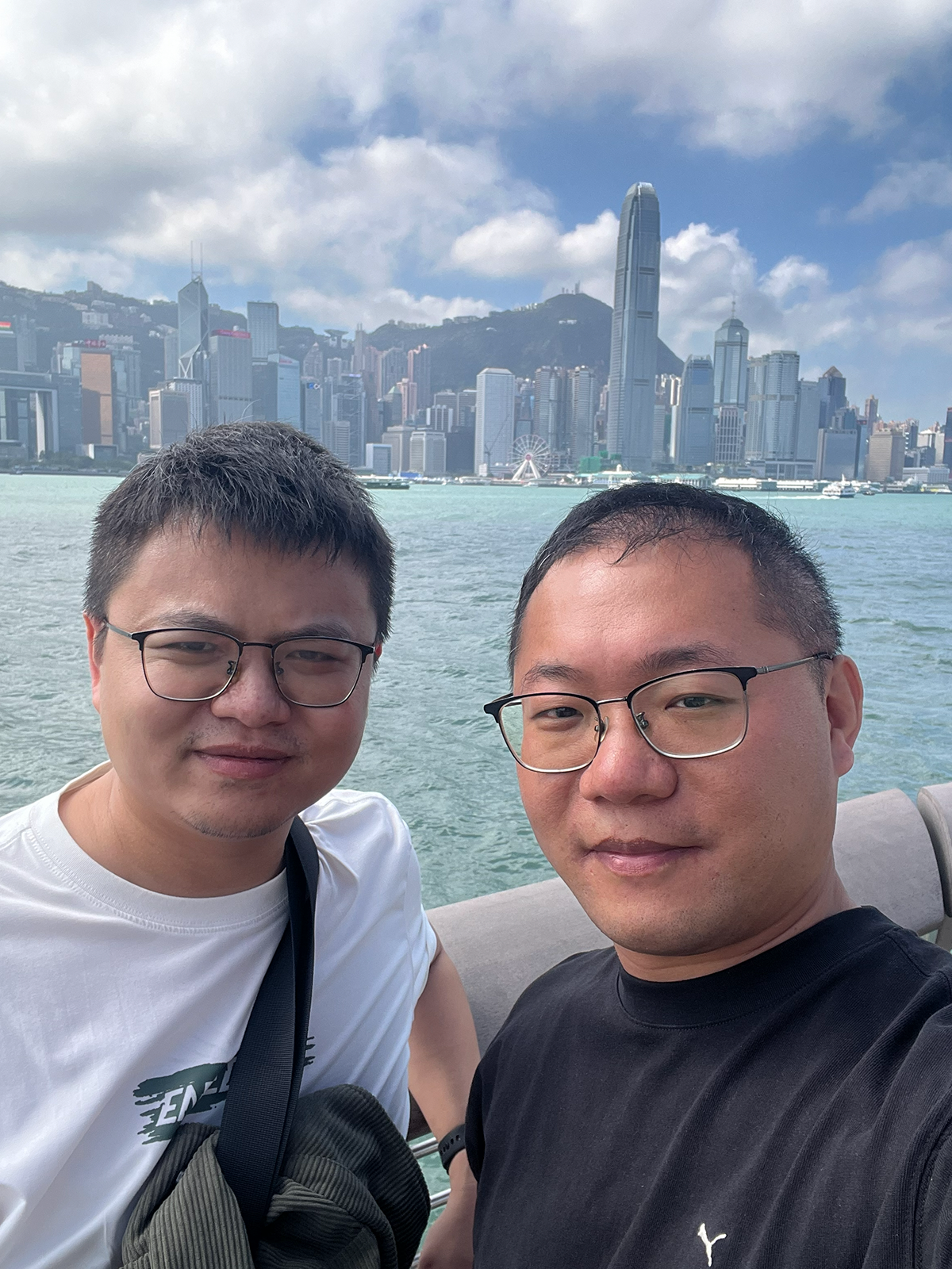 与徐川在维多利亚港